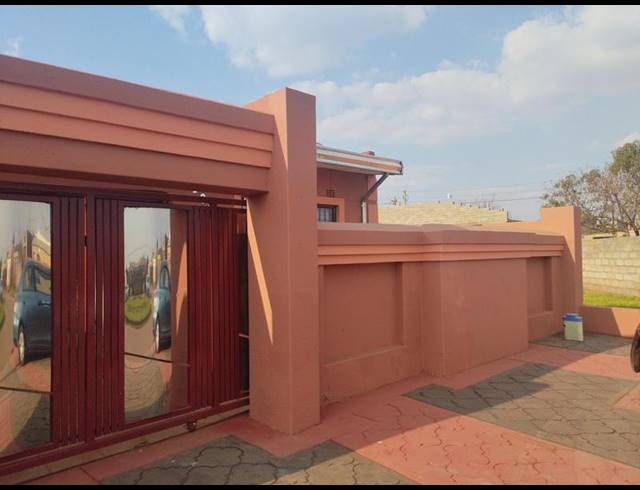 1 BEDROOM HOUSE FOR SALE IN MOLELEKI EXT 3